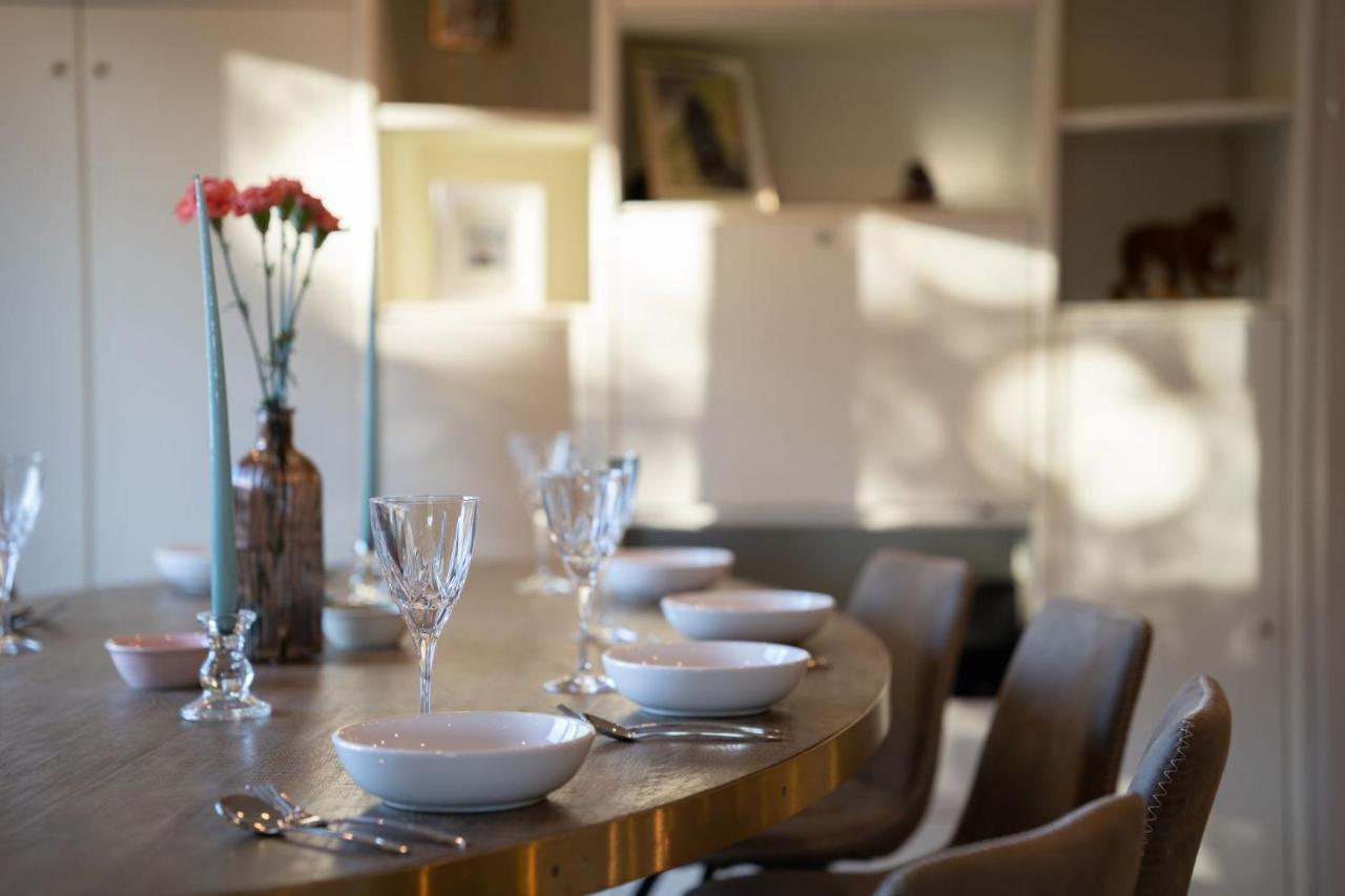 Brand New - Contemporary - 2 Bedroom - 2 Bathroom - Spacious - Views Apartment Ambleside