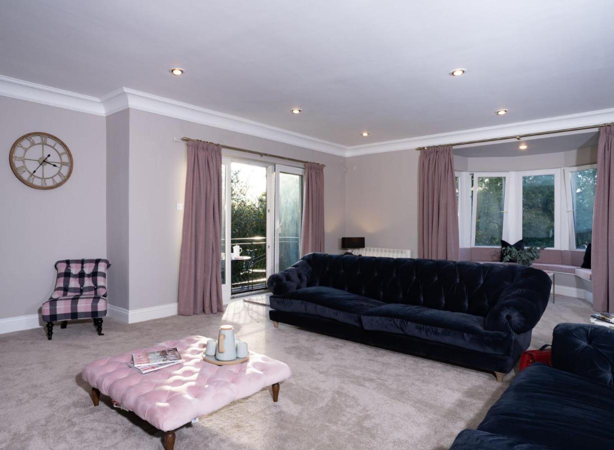 Brand New - Contemporary - 2 Bedroom - 2 Bathroom - Spacious - Views *