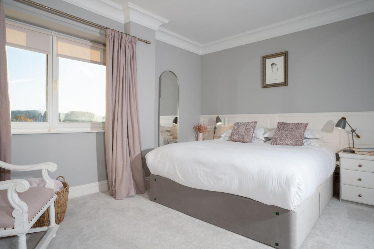 Brand New - Contemporary - 2 Bedroom - 2 Bathroom - Spacious - Views