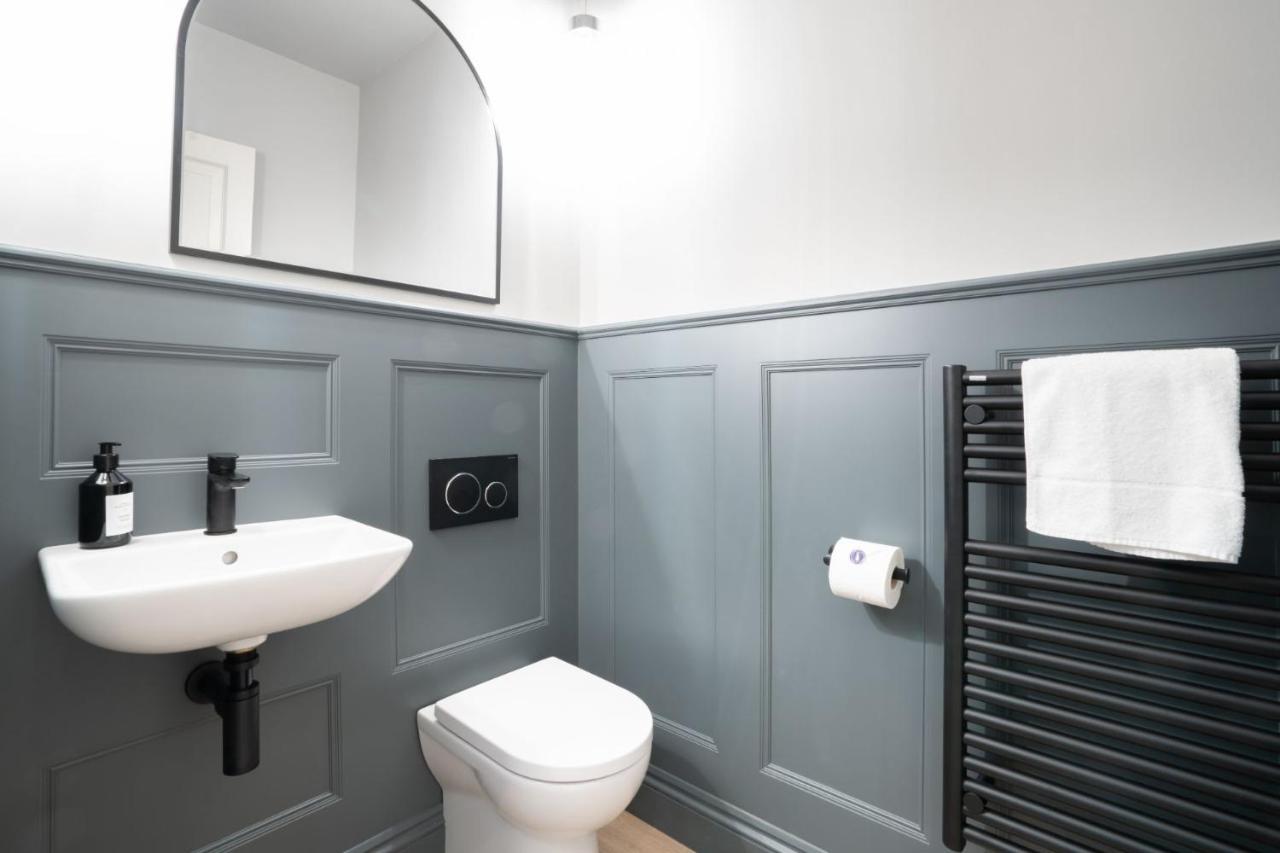 Brand New - Contemporary - 2 Bedroom - 2 Bathroom - Spacious - Views Apartment Ambleside